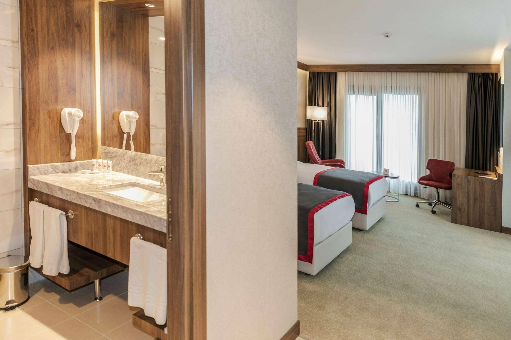 Ramada By Wyndham Beylikduzu Hotel Istanboel Buitenkant foto